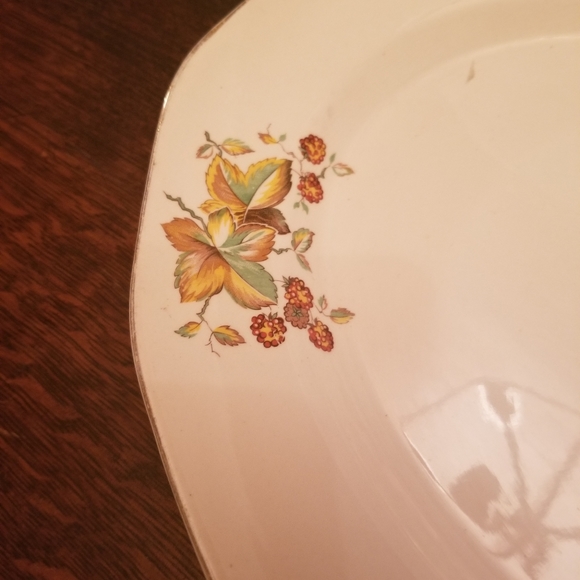 Royal Tudor Ware platter - Picture 2 of 3